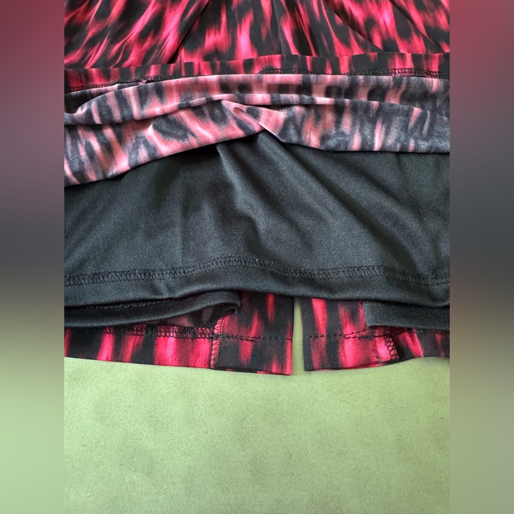 Gina Bacconi Red and Black Dress with 3/4 Sleeves, Size 6, Lined, Twist Front - Picture 3 of 11